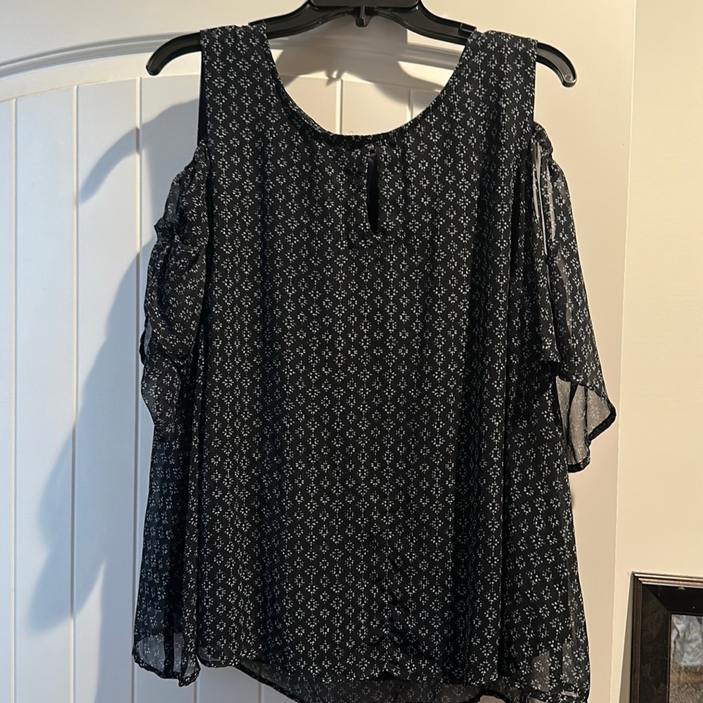 Blouse with cut out shoulders